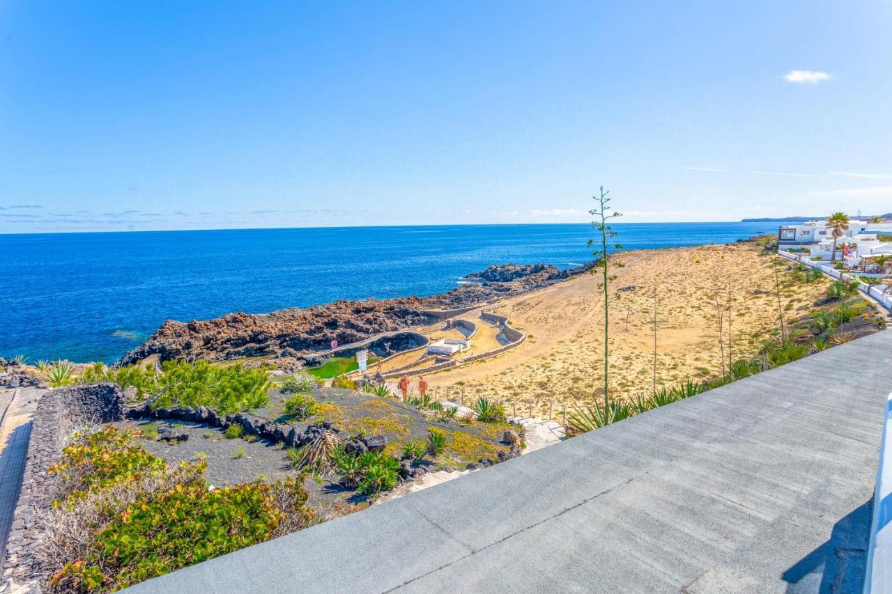 Boutique Beach Villa By Lanzarote Retreats - Private Pool - 1 Min Walk To Sea Pool Charco del Palo Esterno foto