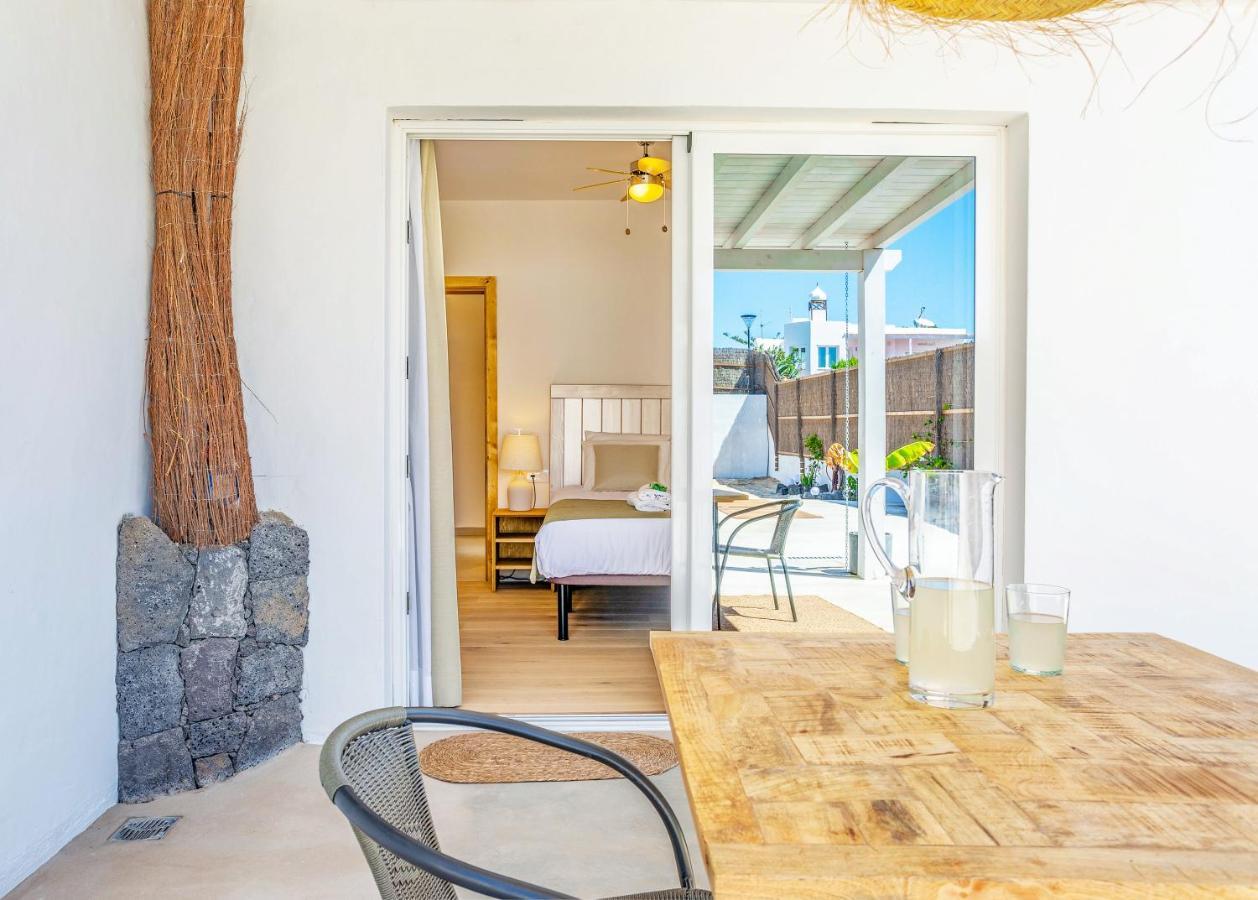 Boutique Beach Villa By Lanzarote Retreats - Private Pool - 1 Min Walk To Sea Pool Charco del Palo Esterno foto
